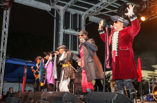 The Original Lakeside performing